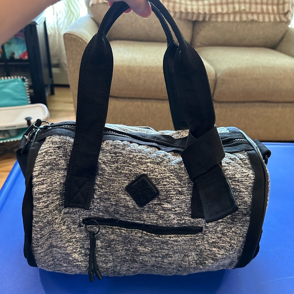 Simply Vera Wang gym bag